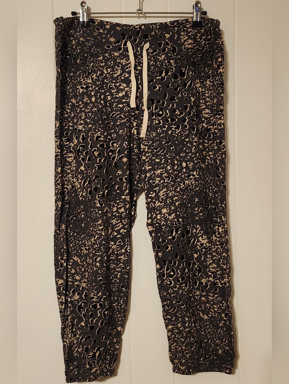 SUNDRY Grey Leopard Print Jogger Sweatpants - Brand New With Tags